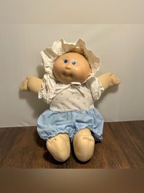 Cabbage Patch Doll Newborn Green Eyes Blonde Tuft Hair #1 Head Vintage 1985